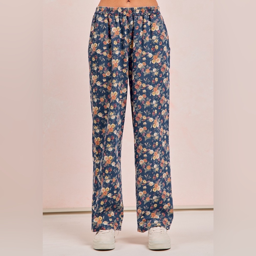 BiBi Women's Straight Leg Floral Jeans in Blue XL